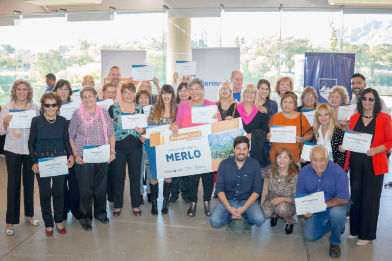 Lee más sobre el artículo La ULP y el Ministerio de Desarrollo Social entregaron certificados de Inclusión Digital para adultos mayores