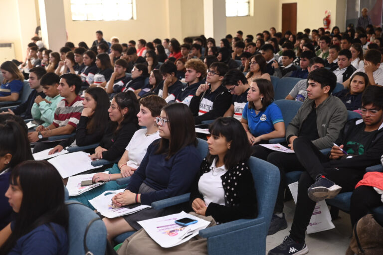 Lee más sobre el artículo Cuatrocientos jóvenes participaron del Segundo Congreso Provincial de Derechos Humanos