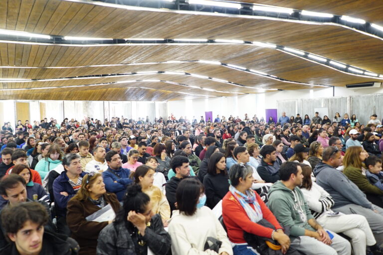 Lee más sobre el artículo Programa Empezar: más de 500 jóvenes del departamento Pueyrredón firmaron sus convenios