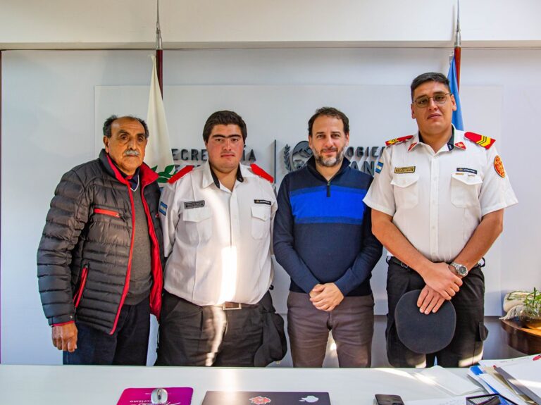Lee más sobre el artículo Entregaron equipamiento al cuartel de bomberos de La Carolina