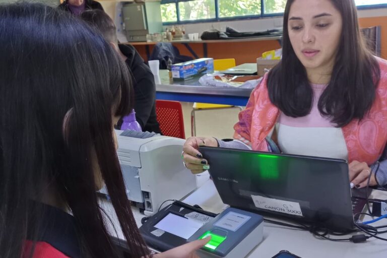 Lee más sobre el artículo El Registro Civil tendrá horario extendido desde este viernes 9 y hasta el domingo 11 para retirar DNI