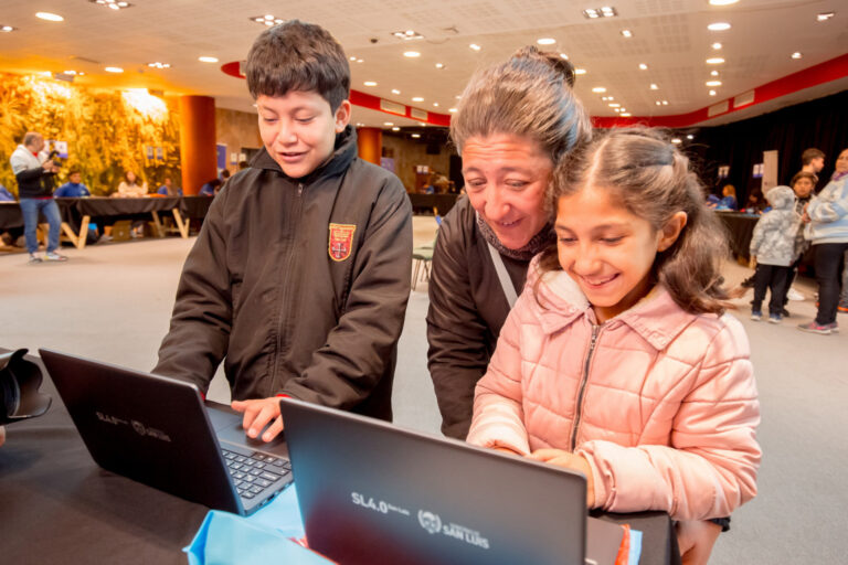 Lee más sobre el artículo Retornaron las clases y con ellas la entrega de computadoras