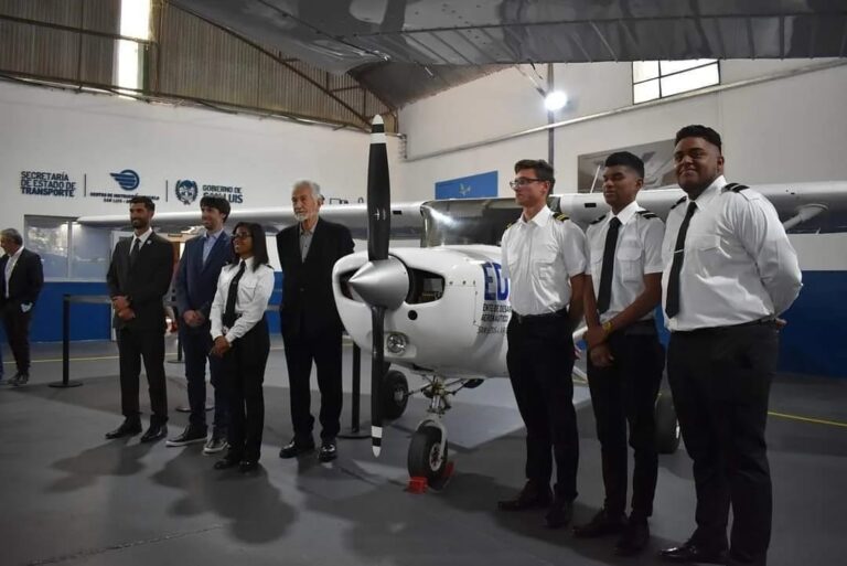 Lee más sobre el artículo La Escuela de Pilotos de San Luis y el Valle del Conlara suma la modalidad a distancia para el curso de Piloto Privado de Avión