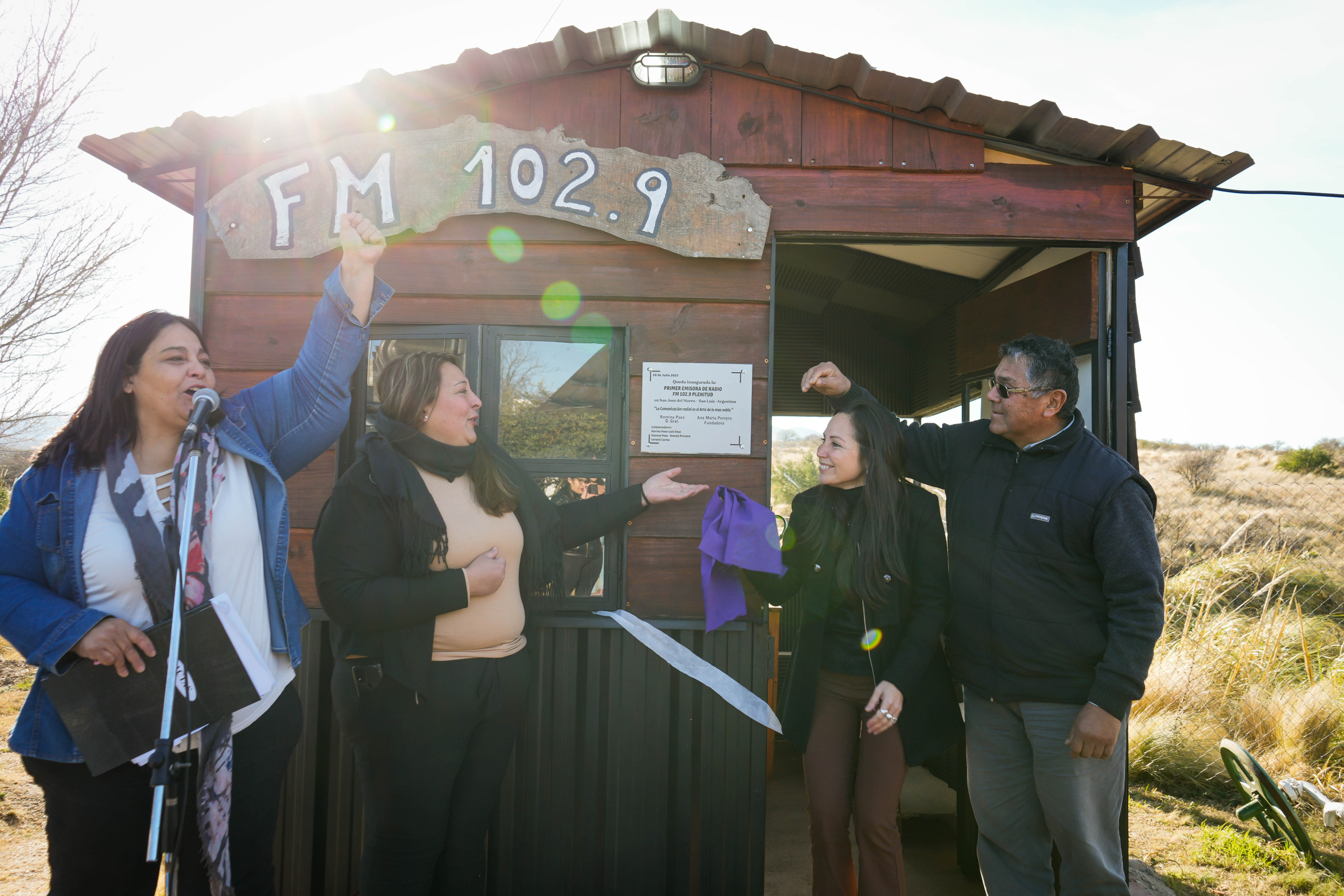 Read more about the article Al aire: inauguró sus estudios la primera radio de El Morro