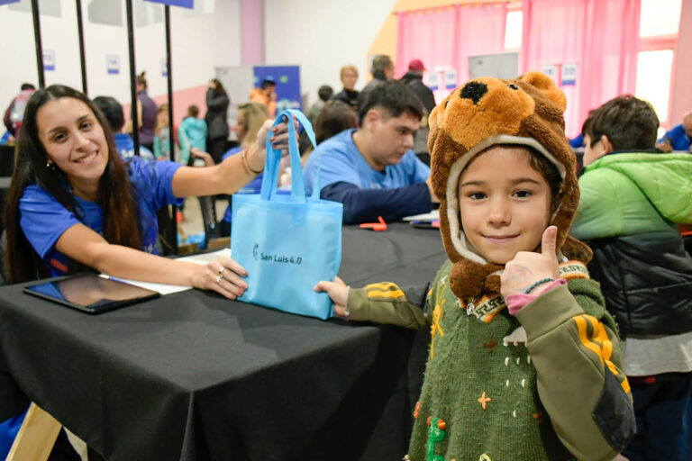 Lee más sobre el artículo Esta semana continúa la entrega de computadoras en San Luis