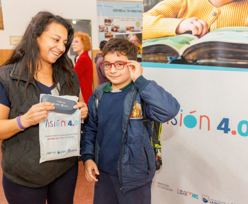 Read more about the article Visión 4.0: 9743 niños recibieron sus anteojos