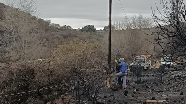Lee más sobre el artículo Alrededor de 2000 metros de fibra dañada por los incendios en El Trapiche