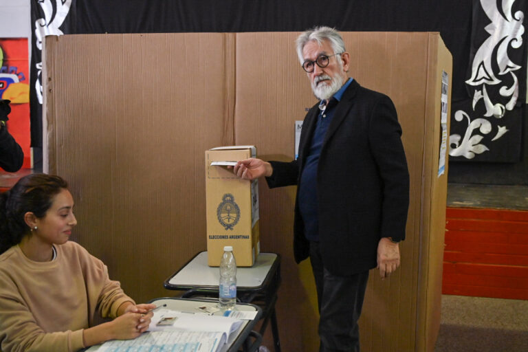Lee más sobre el artículo Emitió su voto el gobernador Alberto Rodríguez Saá
