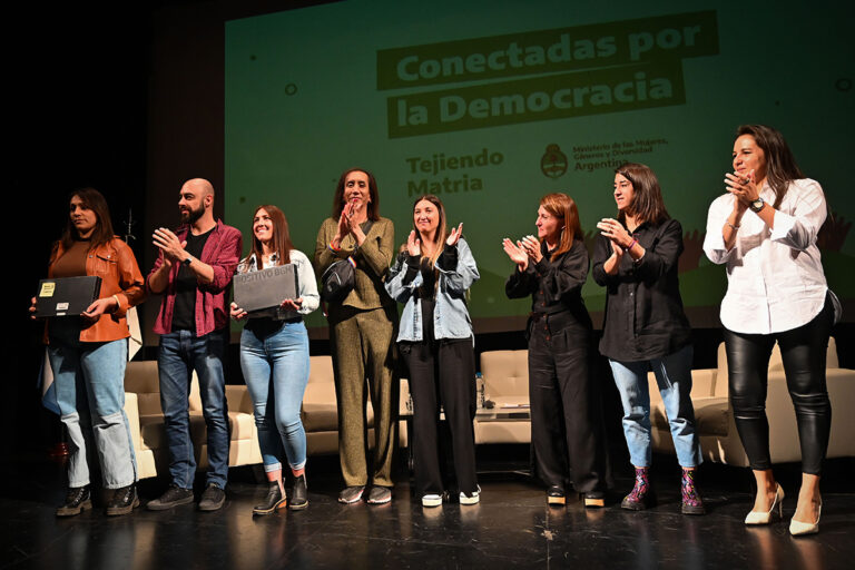 Lee más sobre el artículo Promotoras territoriales de género y diversidad de San Luis recibieron sus tablets