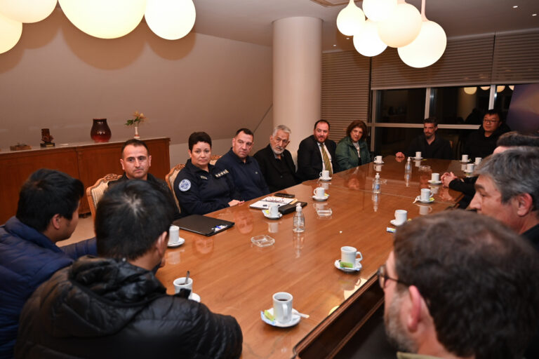 Lee más sobre el artículo El gobernador se reunió con supermercadistas: refuerzan la seguridad en los comercios