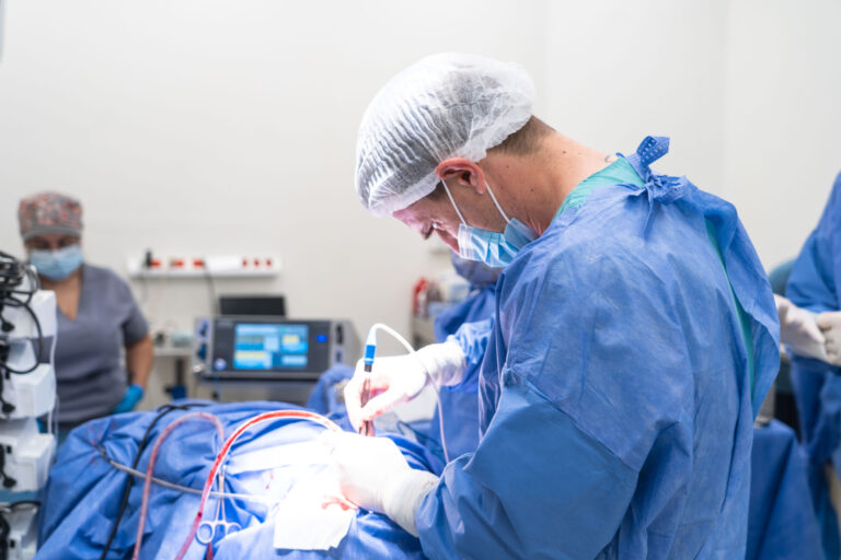 Lee más sobre el artículo Inédita operación de corrección de neuralgias en el Hospital Central “Dr. Ramón Carrillo”