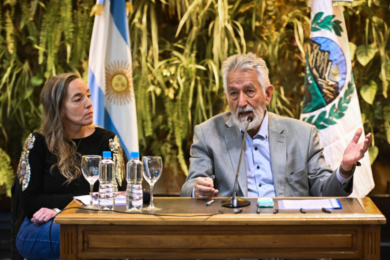 Lee más sobre el artículo El gobernador anunció que el incremento subsidiario a colegios públicos de gestión privada llegará al 90 %