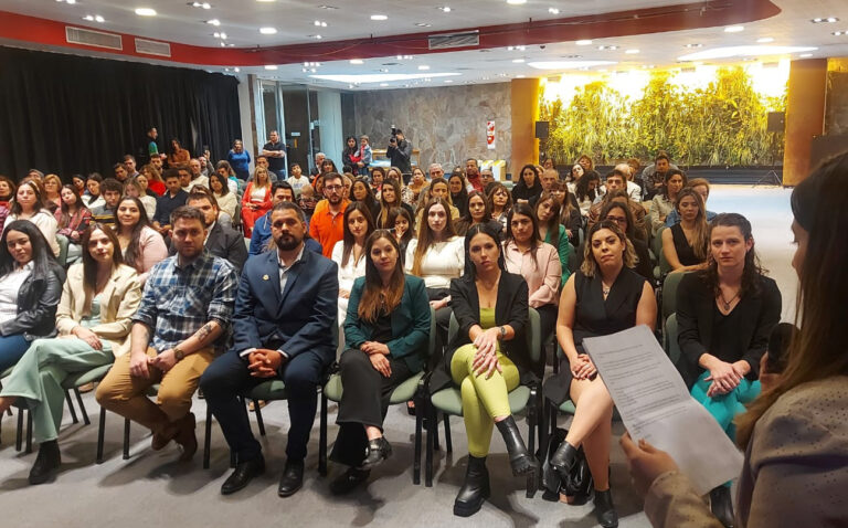 Lee más sobre el artículo El Ministerio de Salud entregó más de 20 diplomas a profesionales de la salud