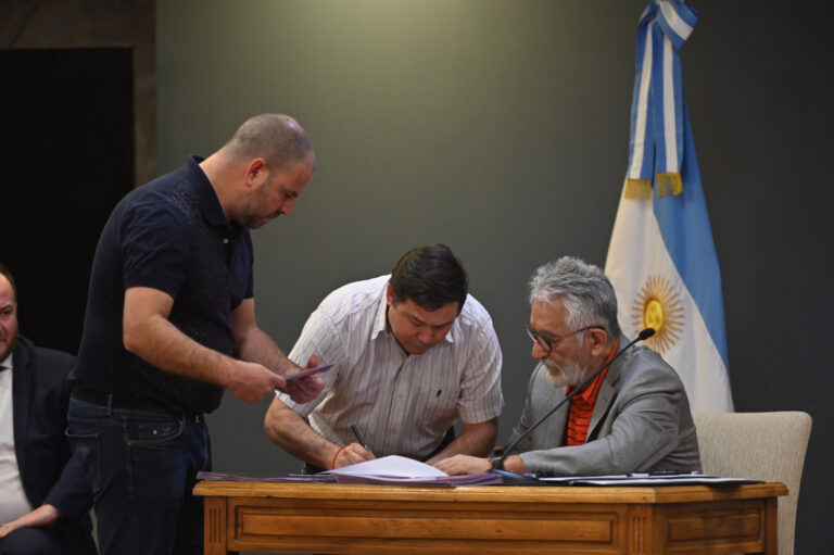 Lee más sobre el artículo Recomposición salarial para empleados municipales: intendentes destacaron las medidas del Gobierno
