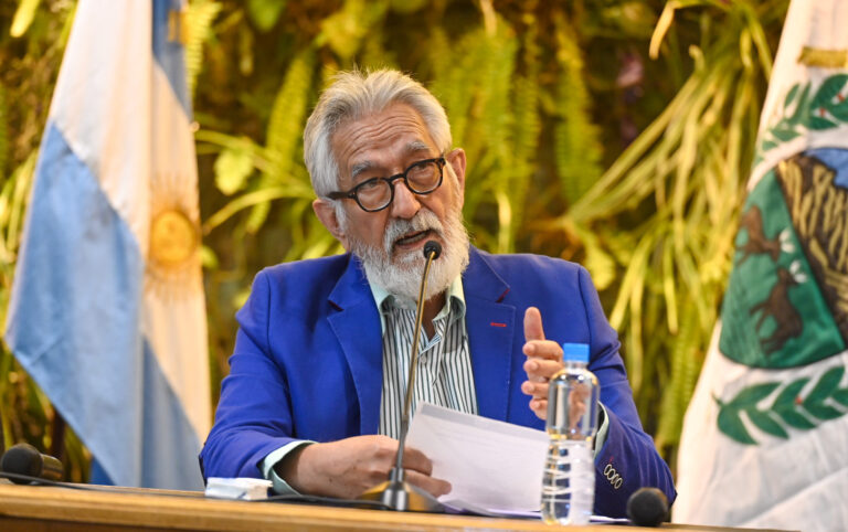 Lee más sobre el artículo El gobernador anunció un aumento salarial del 15% y un adicional para personal docente, de salud y seguridad