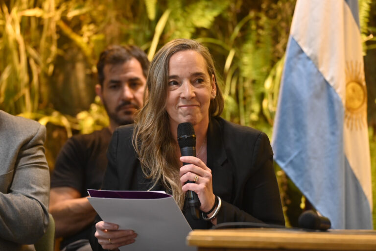 Lee más sobre el artículo “Esto es un modo de reconocer y de abrazar a nuestros docentes”