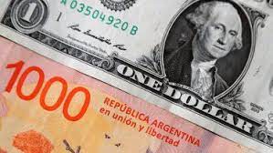 Read more about the article El dólar blue recorta su alza inicial y cotiza a $ 1.000