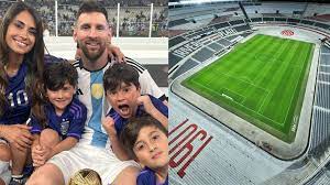 Read more about the article River le obsequió un palco a Messi y su familia
