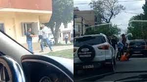 Read more about the article Locura en Paraná: discutió con un conductor, corrió a un nene y lo atacó a golpes