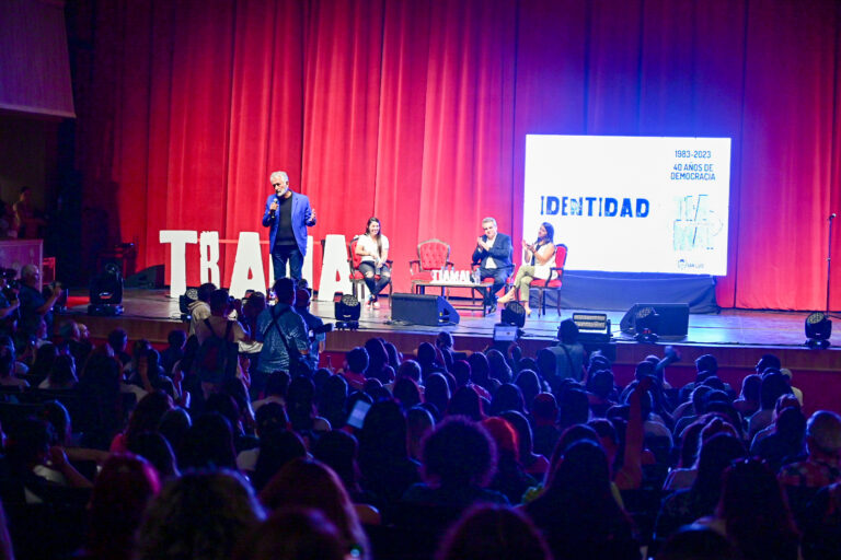 Lee más sobre el artículo Con una gran convocatoria, el gobernador cerró la 5ta edición de “Tramar la Democracia”