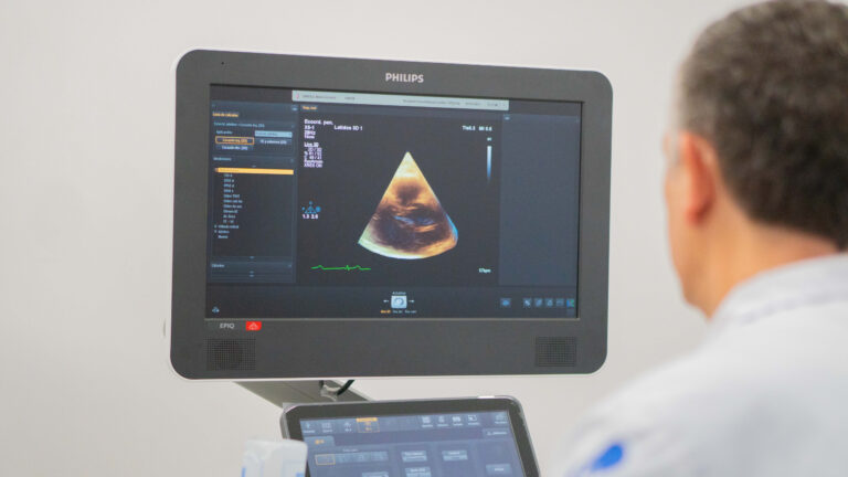 Lee más sobre el artículo El HCRC cuenta con un novedoso equipo en imágenes cardiovasculares único en la región