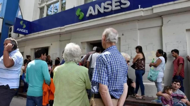Lee más sobre el artículo Jubilaciones: Gobierno buscará suspender la ley de movilidad