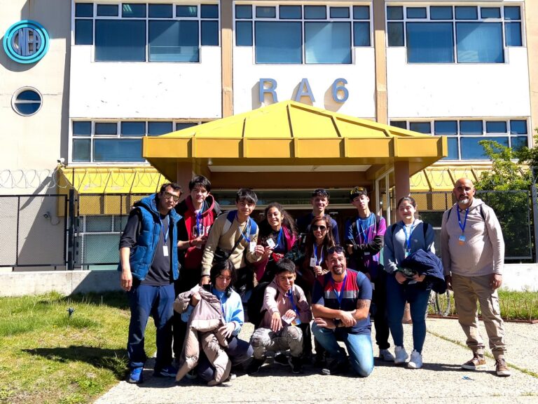Lee más sobre el artículo Viaje al conocimiento: estudiantes de San Luis conocieron el Centro Atómico Bariloche