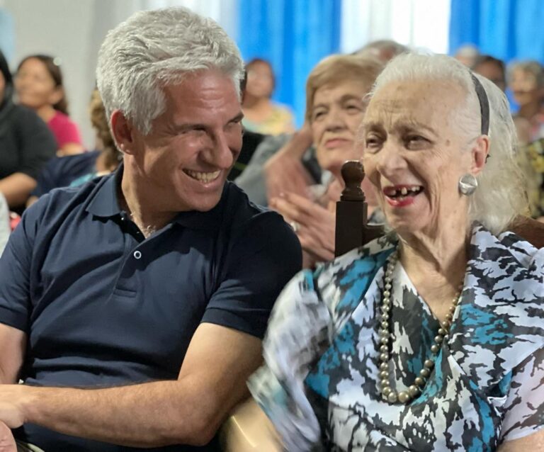 Lee más sobre el artículo El Gobernador acompañó a la familia de Patricia Funes