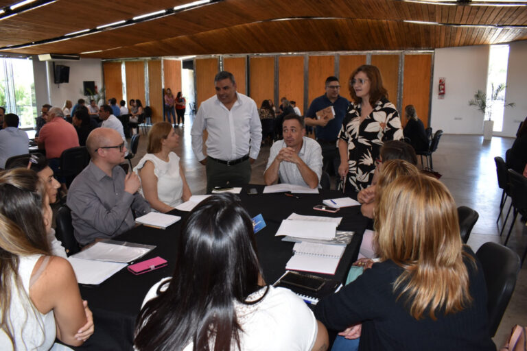 Lee más sobre el artículo Trabajan para mejorar los sistemas de turnos y derivación de pacientes en toda la provincia