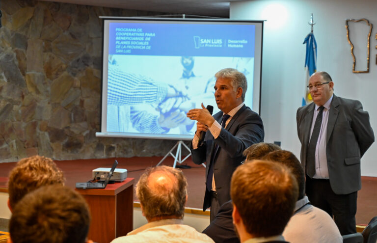 Lee más sobre el artículo La Provincia promueve la creación de cooperativas de beneficiarios de planes sociales