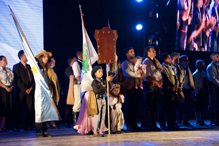 Lee más sobre el artículo Orgullo, solidaridad y sentir cuyano en la 35° Fiesta Nacional de la Calle Angosta