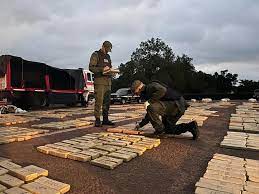 Read more about the article Misiones: secuestraron más de 2.800 kilos de marihuana ocultos en el semirremolque de un camión
