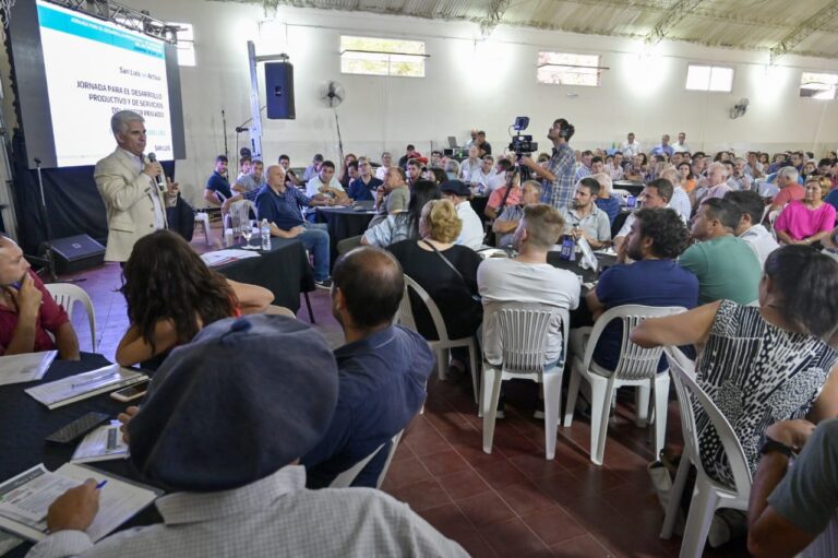 Lee más sobre el artículo Poggi encabezó la 1° Jornada para el Desarrollo Productivo y de Servicios del Sector Privado