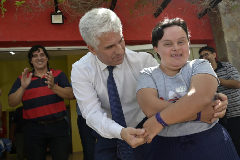 Lee más sobre el artículo Personas con discapacidad y sus familias compartieron una jornada recreativa en la Escuela de Equinoterapia