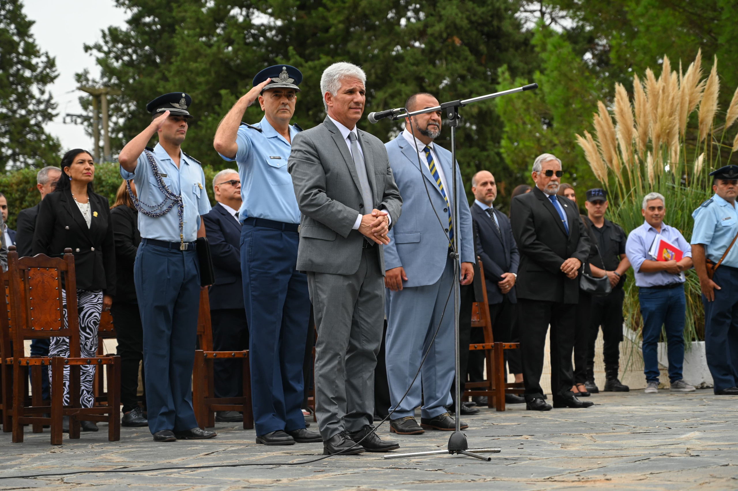 Read more about the article Celebración del 75° aniversario de la V Brigada Aérea junto al Gobernador en Villa Reynolds