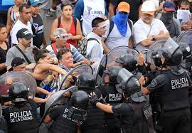 Read more about the article Piquetazo nacional: incidentes entre la Policía y manifestantes pusieron a prueba el protocolo de Bullrich