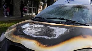 Read more about the article Incendios de autos y nuevas amenazas contra Bullrich y Pullaro en Rosario: tres detenidos