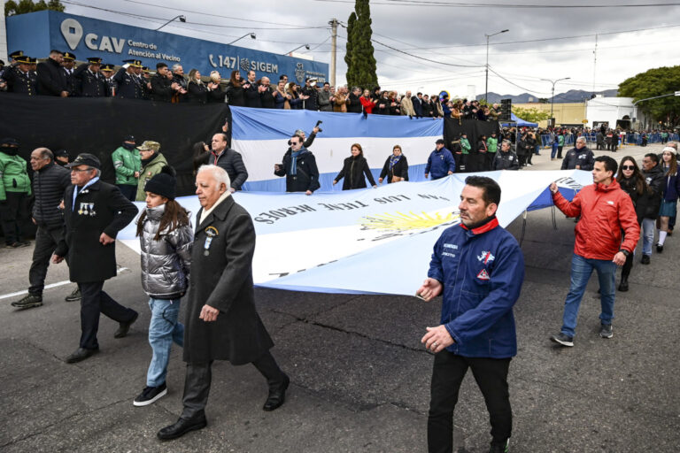 Lee más sobre el artículo El espíritu de Mayo brilló en San Luis a pesar del frío