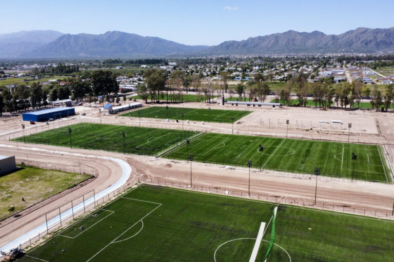 Lee más sobre el artículo Capacitación Abierta para Entrenadores de Fútbol en la Villa Deportiva