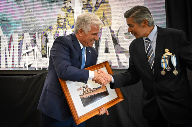 Lee más sobre el artículo Inauguran Salón en Casa de Gobierno en honor a excombatientes de Malvinas