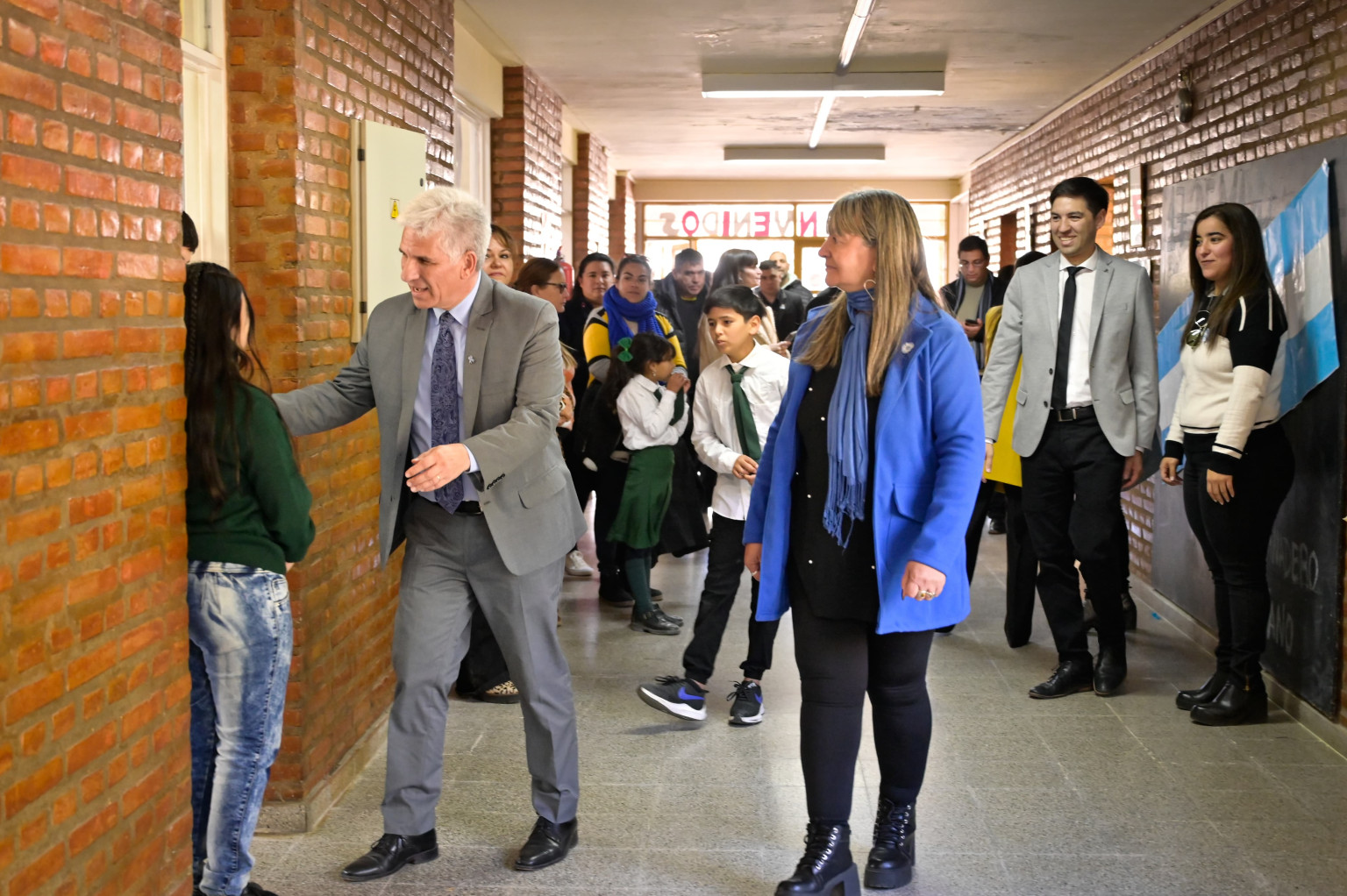 Lee más sobre el artículo El Gobernador visitó una escuela en Renca que honra a tres héroes locales