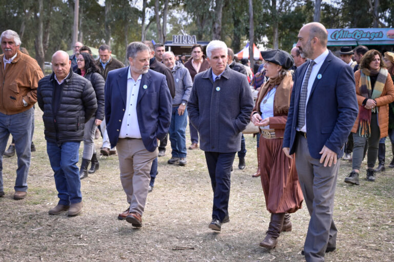 Lee más sobre el artículo El Gobernador presenta Planes de Desarrollo Rural en la 43° Fiesta del Ternero