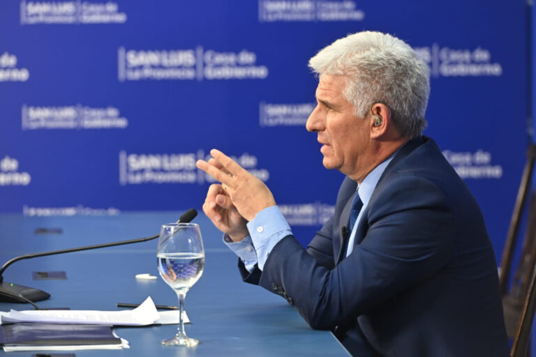 Lee más sobre el artículo Claudio Poggi anunció un incremento salarial del 15% para empleados públicos
