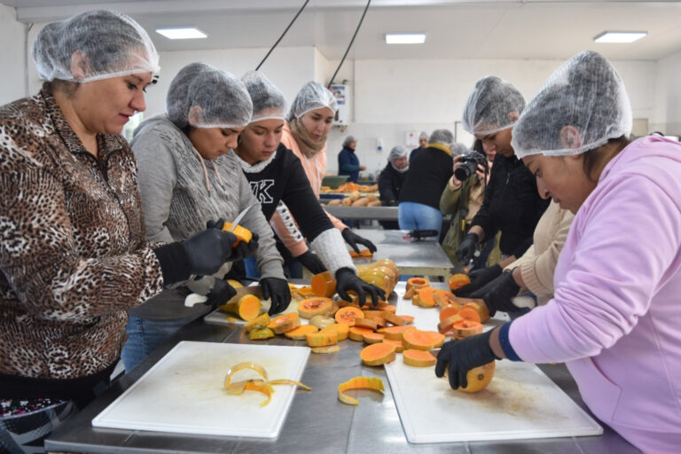 Lee más sobre el artículo Capacitación en Sol Puntano: vecinas de Alto Pencoso se preparan para emprender