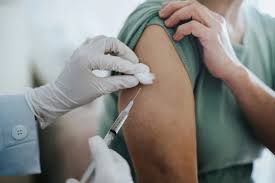 Lee más sobre el artículo Continúa la vacunación antigripal en PAMI: ya se inocularon más de 460 mil afiliados