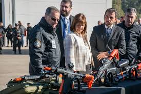 Lee más sobre el artículo Patricia Bullrich presentó las nuevas armas no letales para la Policía de Seguridad Aeroportuaria
