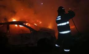 Lee más sobre el artículo Rosario violenta: cuatro autos fueron incendiados en la cuadra donde hay una comisaría