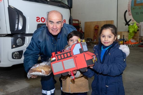 Lee más sobre el artículo Los bomberos celebraron su día con una jornada de puertas abiertas para escuelas