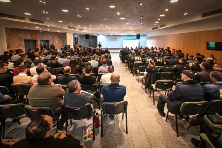 Lee más sobre el artículo Capacitación sobre el nuevo Código Procesal Penal Federal para las Fuerzas de Seguridad