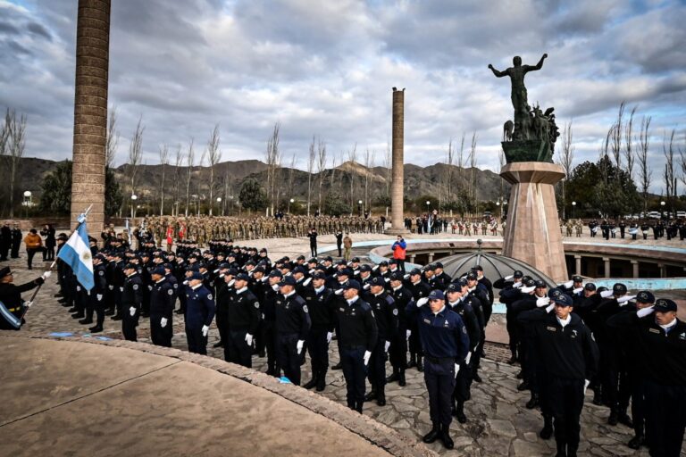 Lee más sobre el artículo Soldados y Cadetes del ISSP juraron lealtad a la bandera Argentina